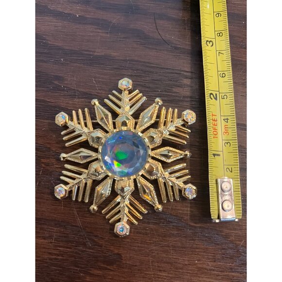 Vintage JJ Gold Snowflake Brooch Iridescent Crystal Center & Rhinestone Accents - Picture 2 of 4